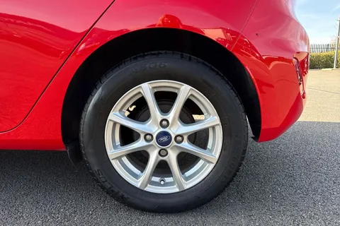 24 of 63 for Ford Fiesta 1.0T EcoBoost Zetec Euro 6 (s/s) 5dr