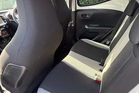 DF17RDX Toyota Aygo 1.0 VVT-i x-press Euro 6 5dr Thumbnail #30