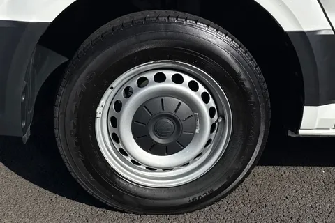 ML74TYV Volkswagen Crafter 2.0 TDI 140PS Commerce Plus High Roof Van Thumbnail #8