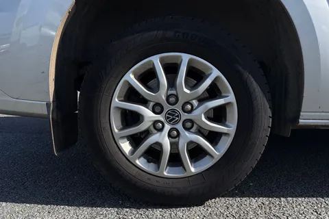 DG75BWK Volkswagen Transporter 2.0 TDI 110 Commerce Pro Van Thumbnail #11