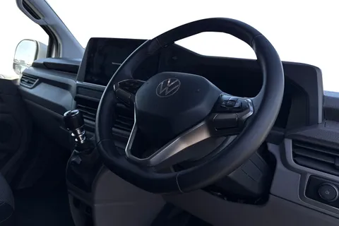 DG75BWK Volkswagen Transporter 2.0 TDI 110 Commerce Pro Van Thumbnail #14
