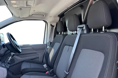 DG75BWK Volkswagen Transporter 2.0 TDI 110 Commerce Pro Van Thumbnail #16