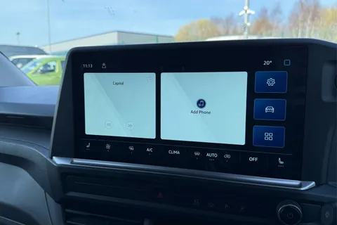 DG75BWK Volkswagen Transporter 2.0 TDI 110 Commerce Pro Van Thumbnail #17