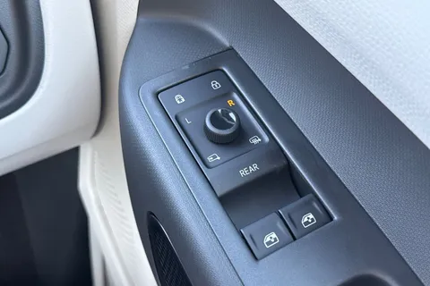 MF75FMG Volkswagen ID. Buzz 210kW Style Pro 86kWh 5dr LWB Auto [7 Seat] Thumbnail #18