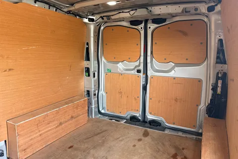 DG75BWK Volkswagen Transporter 2.0 TDI 110 Commerce Pro Van Thumbnail #19