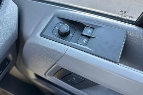 ML74TYV Volkswagen Crafter 2.0 TDI 140PS Commerce Plus High Roof Van Thumbnail #19