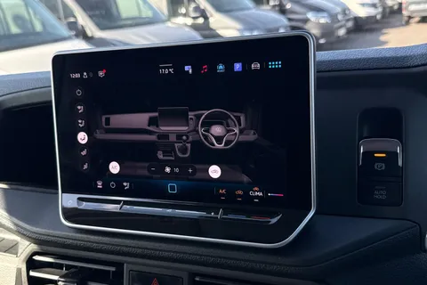 ML74TYV Volkswagen Crafter 2.0 TDI 140PS Commerce Plus High Roof Van Thumbnail #20