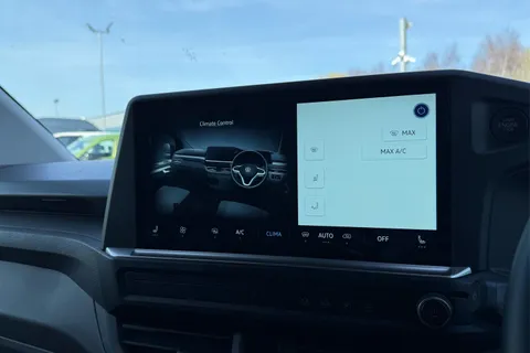 DG75BWK Volkswagen Transporter 2.0 TDI 110 Commerce Pro Van Thumbnail #22