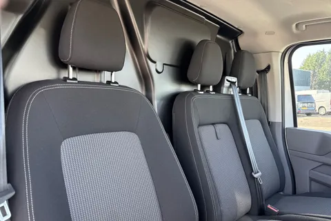 DG75BWK Volkswagen Transporter 2.0 TDI 110 Commerce Pro Van Thumbnail #24