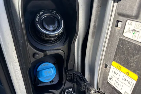 DG75BWK Volkswagen Transporter 2.0 TDI 110 Commerce Pro Van Thumbnail #25