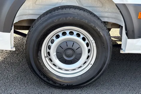 ML74TYV Volkswagen Crafter 2.0 TDI 140PS Commerce Plus High Roof Van Thumbnail #25