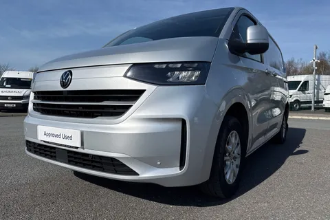 DG75BWK Volkswagen Transporter 2.0 TDI 110 Commerce Pro Van Thumbnail #28