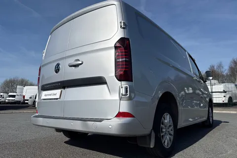 DG75BWK Volkswagen Transporter 2.0 TDI 110 Commerce Pro Van Thumbnail #30