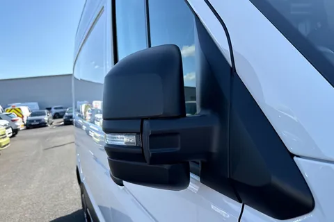 ML74TYV Volkswagen Crafter 2.0 TDI 140PS Commerce Plus High Roof Van Thumbnail #31