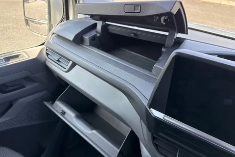 DG75BWK Volkswagen Transporter 2.0 TDI 110 Commerce Pro Van Thumbnail #34