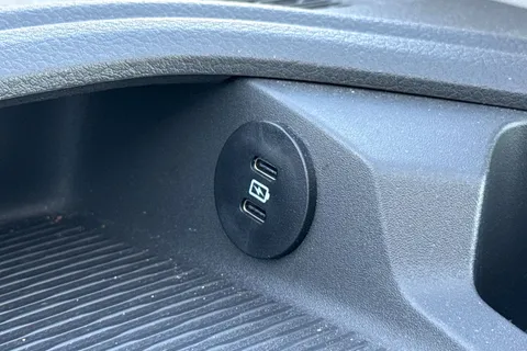 DG75BWK Volkswagen Transporter 2.0 TDI 110 Commerce Pro Van Thumbnail #35