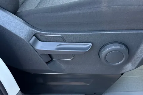 ML74TYV Volkswagen Crafter 2.0 TDI 140PS Commerce Plus High Roof Van Thumbnail #34