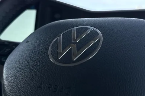 DG75BWK Volkswagen Transporter 2.0 TDI 110 Commerce Pro Van Thumbnail #42