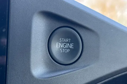 DG75BWK Volkswagen Transporter 2.0 TDI 110 Commerce Pro Van Thumbnail #43