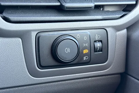 DG75BWK Volkswagen Transporter 2.0 TDI 110 Commerce Pro Van Thumbnail #45