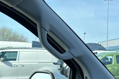 DG75BWK Volkswagen Transporter 2.0 TDI 110 Commerce Pro Van Thumbnail #47