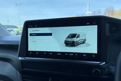 DG75BWK Volkswagen Transporter 2.0 TDI 110 Commerce Pro Van Thumbnail #51