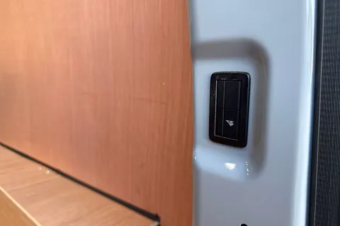 BV75OBW Volkswagen Transporter 2.0 TDI 110 Commerce Pro Van Thumbnail #30