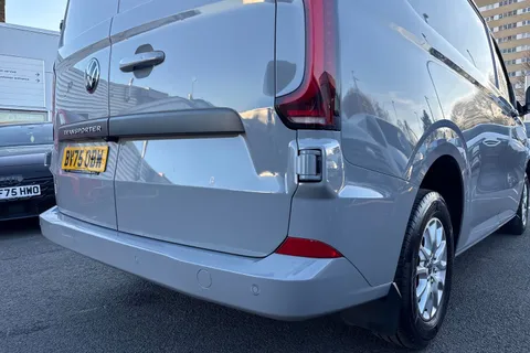 BV75OBW Volkswagen Transporter 2.0 TDI 110 Commerce Pro Van Thumbnail #40