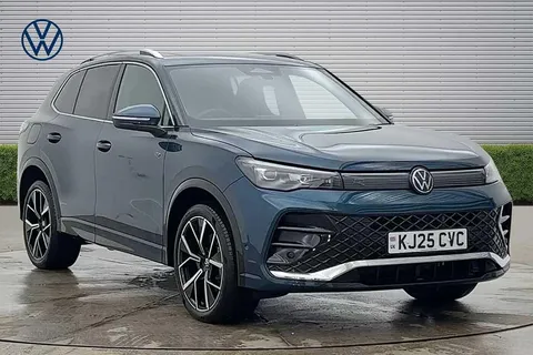 KJ25CVC Volkswagen Tiguan 1.5 TSI 272 eHybrid R-Line 5dr DSG | Panoramic Sunroof | Heated Seats Thumbnail #1