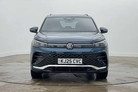 KJ25CVC Volkswagen Tiguan 1.5 TSI 272 eHybrid R-Line 5dr DSG | Panoramic Sunroof | Heated Seats Thumbnail #7