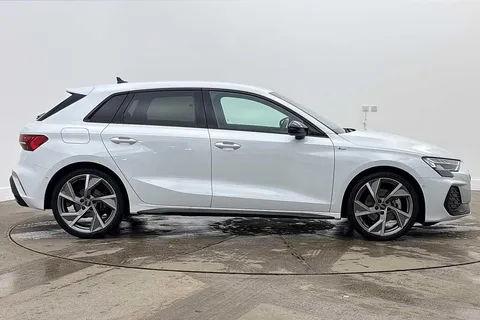 KJ25SUA Audi A3 Sportback Black Edition TFSI 150 PS S tronic Thumbnail #4