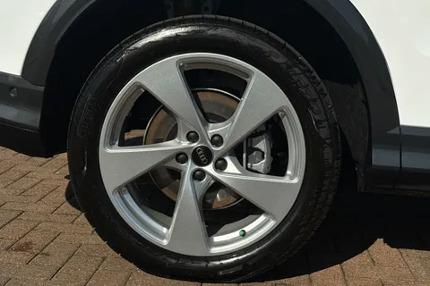 Audi Q5 2.0 TDI S line S Tronic quattro Euro 6 (s/s) 5dr Thumbnail #10