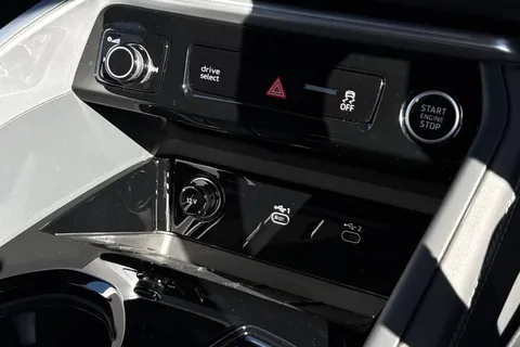 Audi Q5 2.0 TDI S line S Tronic quattro Euro 6 (s/s) 5dr Thumbnail #40