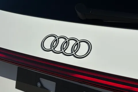 Audi Q5 2.0 TDI S line S Tronic quattro Euro 6 (s/s) 5dr Thumbnail #45