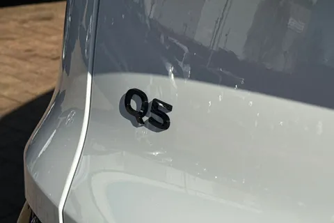 Audi Q5 2.0 TDI S line S Tronic quattro Euro 6 (s/s) 5dr Thumbnail #46