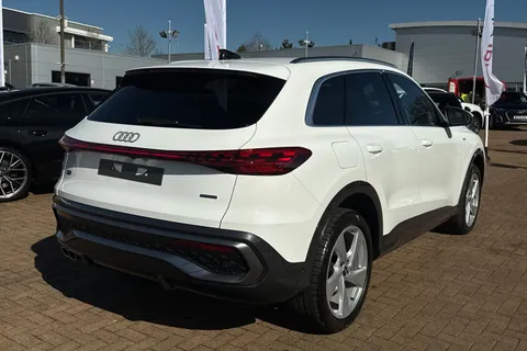 Audi Q5 2.0 TDI S line S Tronic quattro Euro 6 (s/s) 5dr Thumbnail #55