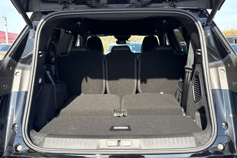  PEUGEOT E-5008 73kWh GT Auto 5dr Thumbnail #7