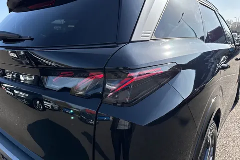  PEUGEOT E-5008 73kWh GT Auto 5dr Thumbnail #8