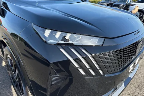  PEUGEOT E-5008 73kWh GT Auto 5dr Thumbnail #9