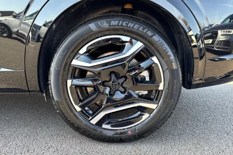  PEUGEOT E-5008 73kWh GT Auto 5dr Thumbnail #12