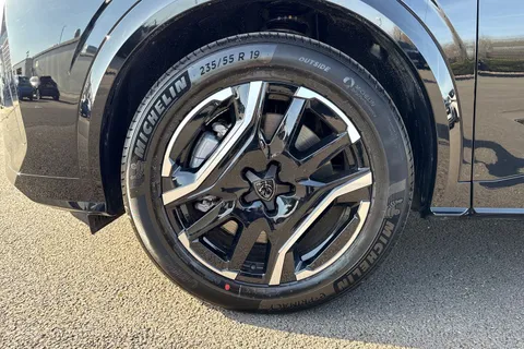  PEUGEOT E-5008 73kWh GT Auto 5dr Thumbnail #13