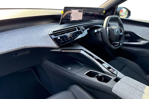  PEUGEOT E-5008 73kWh GT Auto 5dr Thumbnail #15