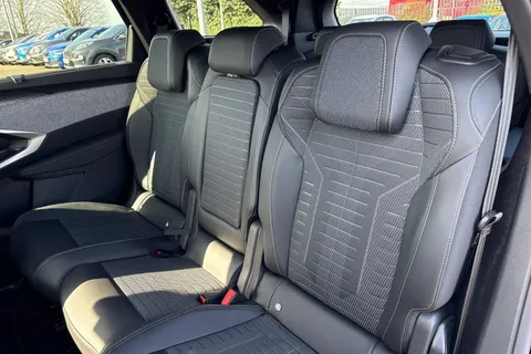  PEUGEOT E-5008 73kWh GT Auto 5dr Thumbnail #19