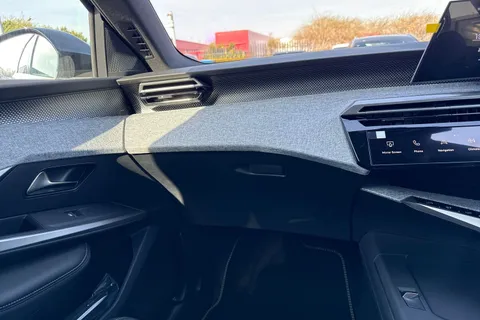  PEUGEOT E-5008 73kWh GT Auto 5dr Thumbnail #20