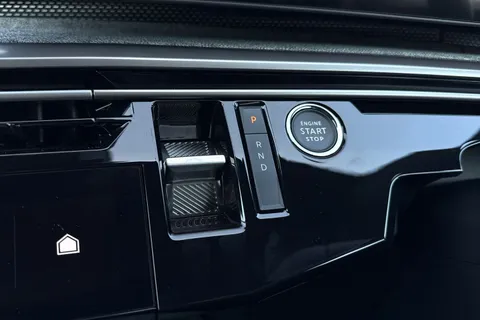  PEUGEOT E-5008 73kWh GT Auto 5dr Thumbnail #23