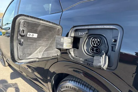  PEUGEOT E-5008 73kWh GT Auto 5dr Thumbnail #28