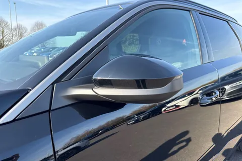  PEUGEOT E-5008 73kWh GT Auto 5dr Thumbnail #32