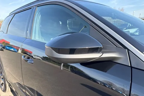  PEUGEOT E-5008 73kWh GT Auto 5dr Thumbnail #38