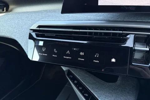  PEUGEOT E-5008 73kWh GT Auto 5dr Thumbnail #51