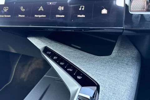  PEUGEOT E-5008 73kWh GT Auto 5dr Thumbnail #52